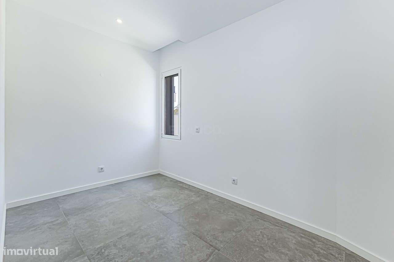 Moradia Contemporânea T3 com Garagem | Mexilhoeira Grande-12
