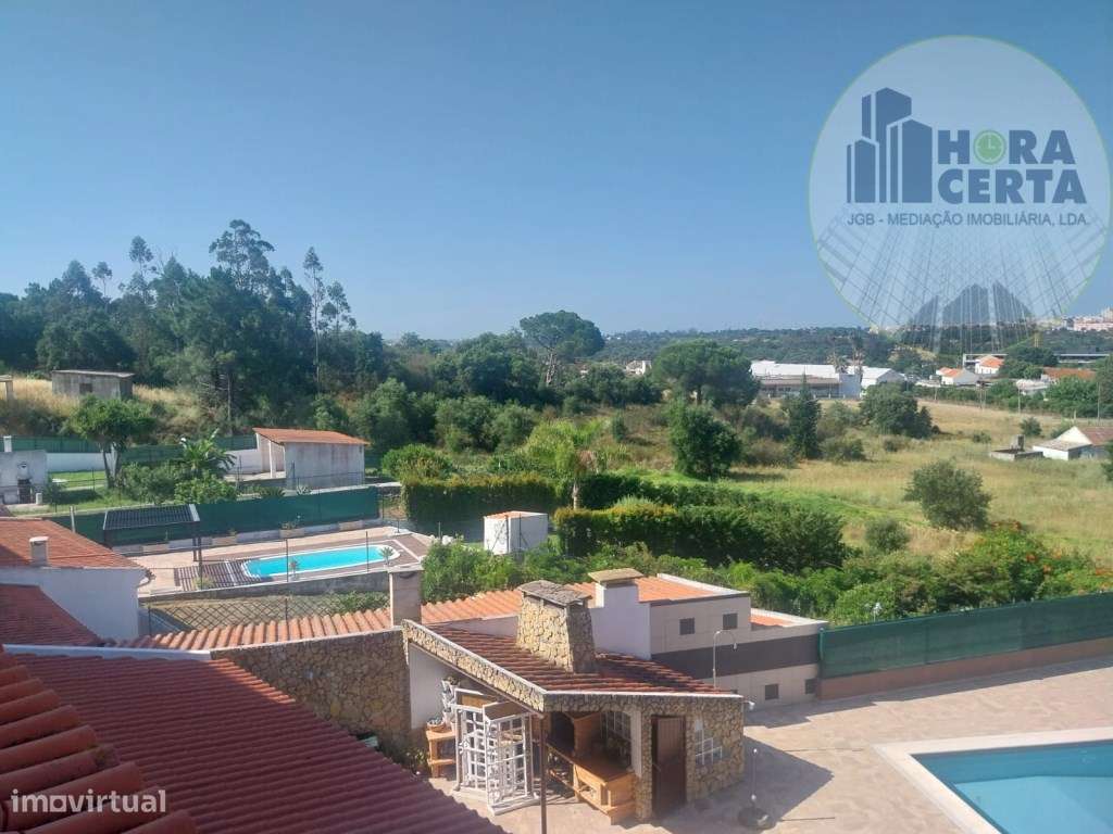 Moradia V4 com piscina em Setúbal!-41