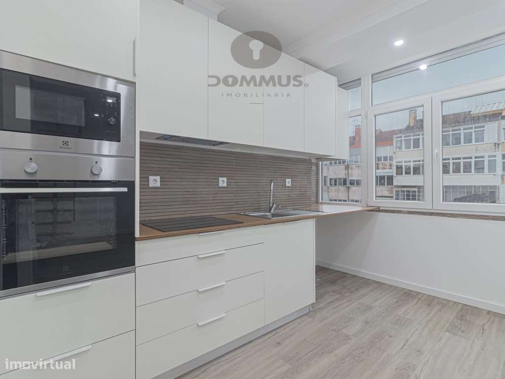 Apartamento T2 Duplex totalmente remodelado na Amadora - Grande imagem: 4/52