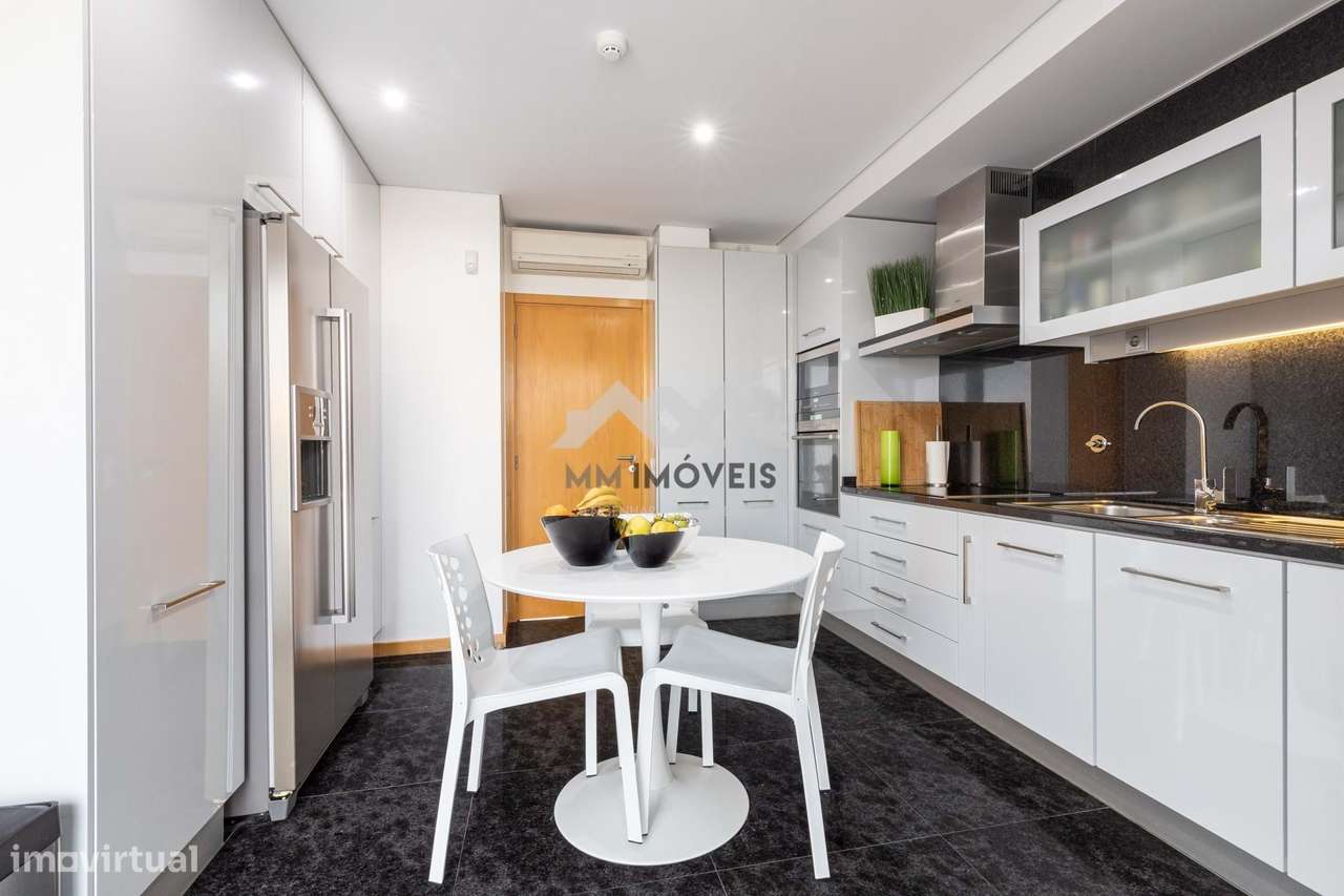 Penthouse T4 | 324m² | Terraço | 3 Frentes | Box 3 carros - Grande imagem: 5/48