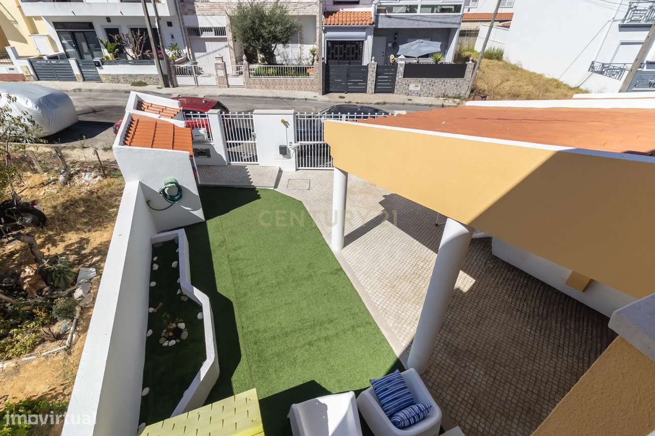 Moradia T3 com Piscina e Excelentes Áreas nos Foros de Amora-29