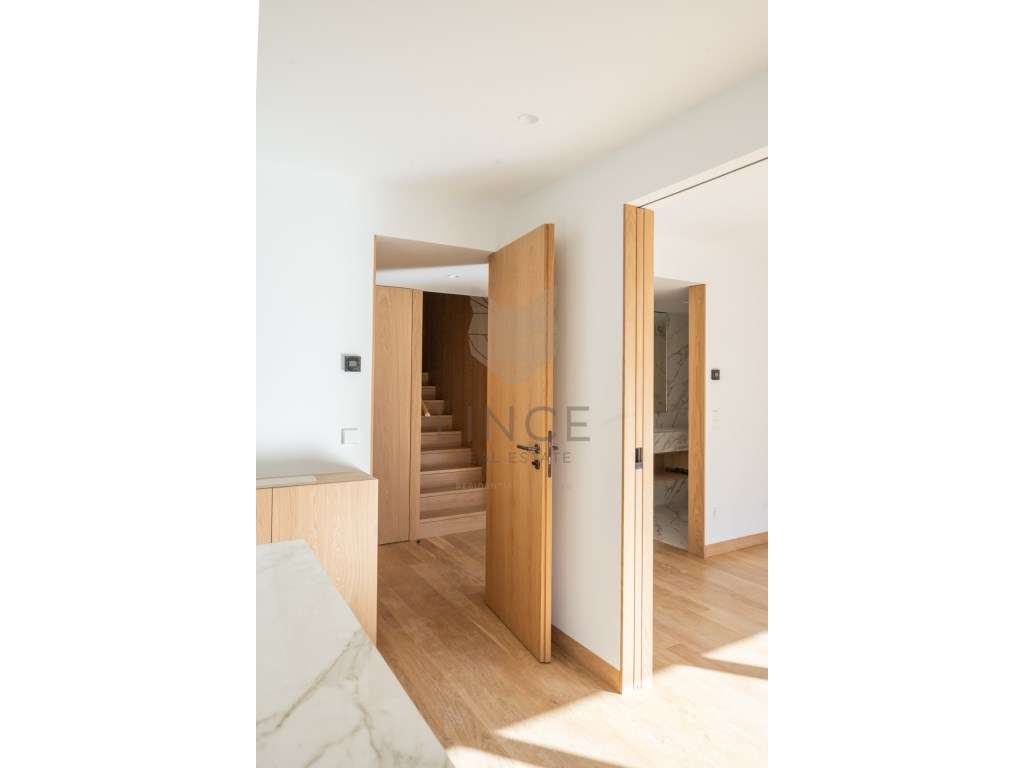 Apartamento T3 duplex no centro da cidade com varanda-2