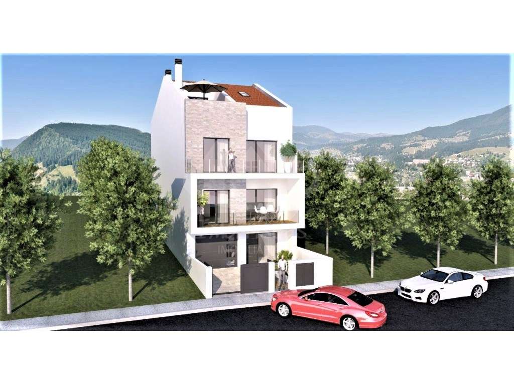 Moradia T4 com garagem e jardim no Bairro Alto de São Lourenço, San... - Grande imagem: 3/20