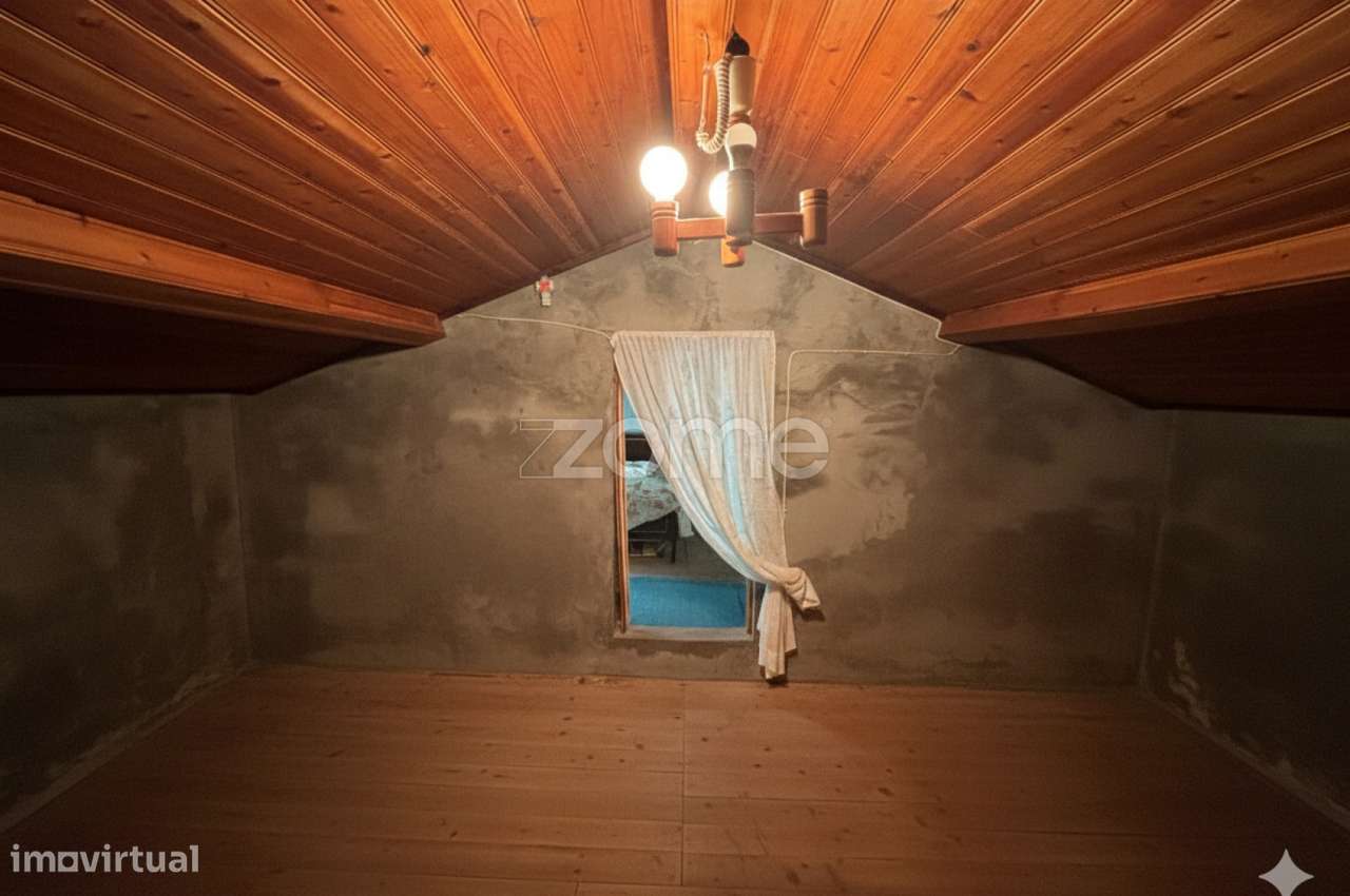 Moradia T2+1 com Quintal, Anexo e Acesso por Duas Ruas – Ponta Garç...-14