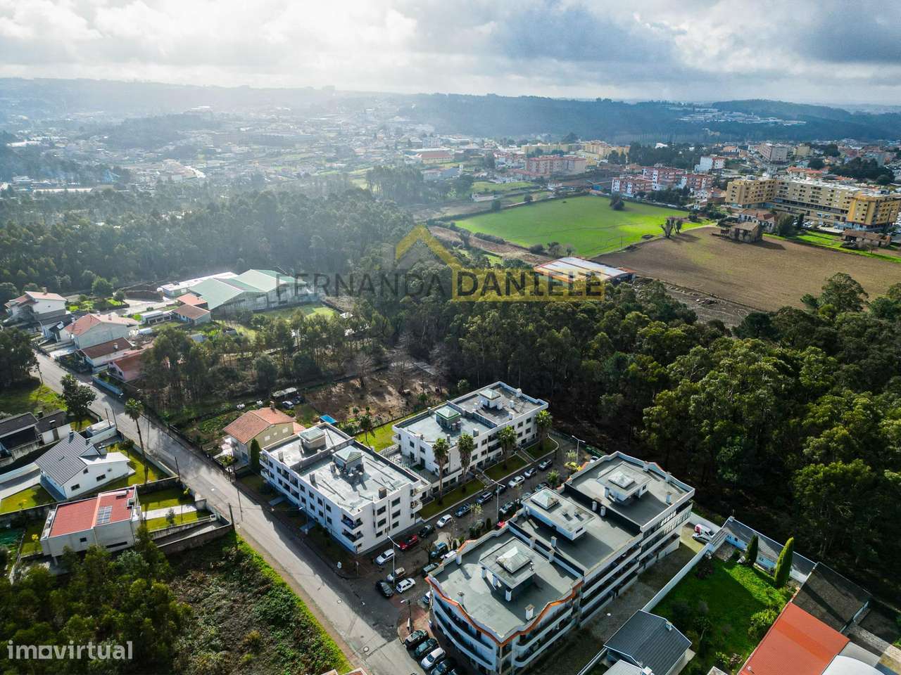 Oportunidade p/ investimento - Apartamento T2 com varanda em Fiães --31