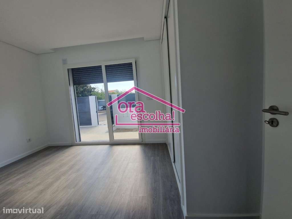 Moradia T3 Geminada NOVA com pérgula - Fernão Ferro! - Grande imagem: 4/9