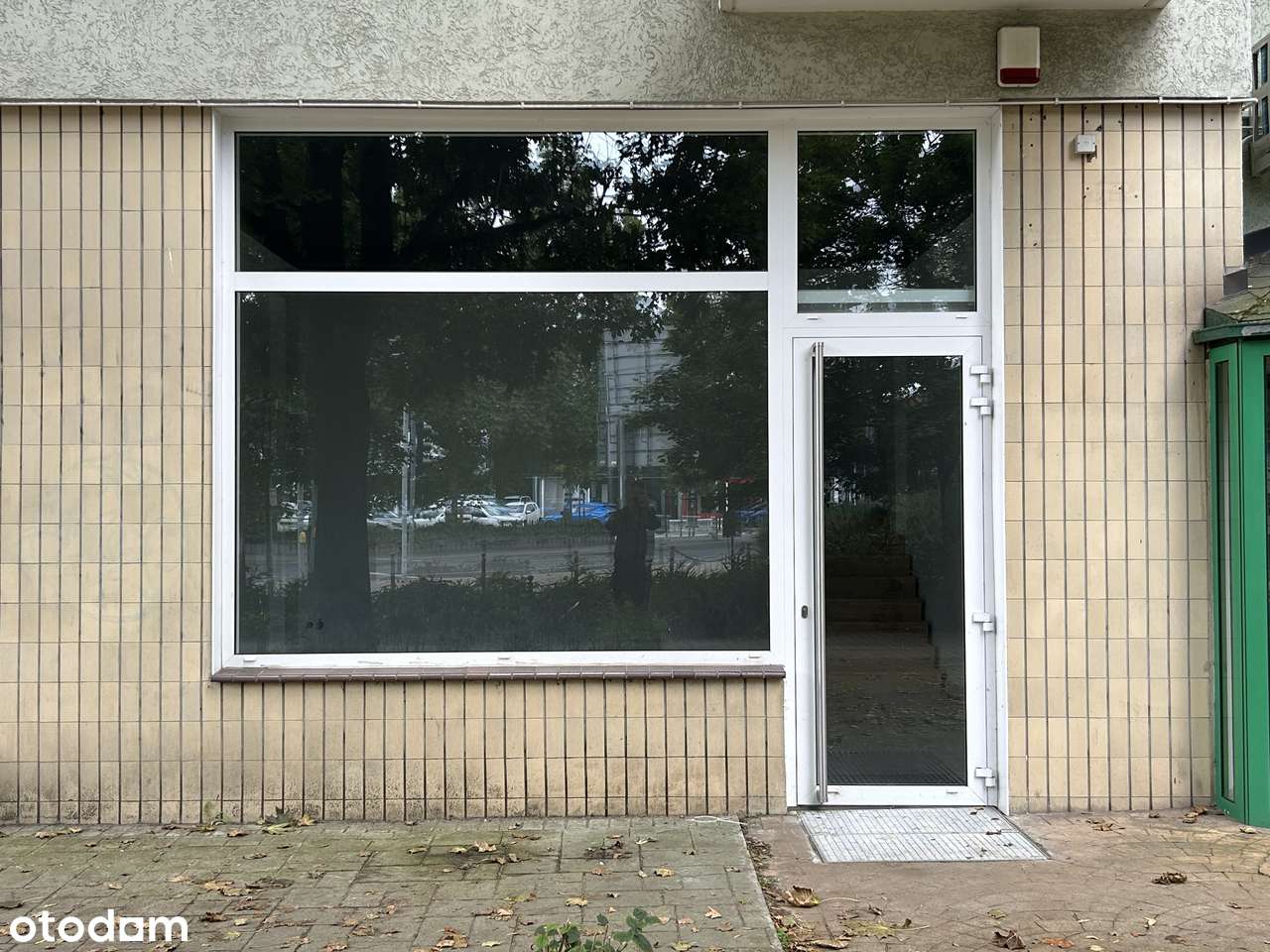 Lokal usługowy z dużą witryną blisko AWF, po kapitalnym remoncie