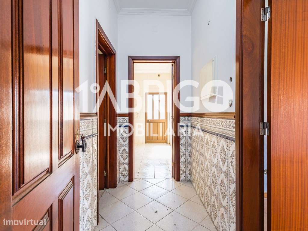 Moradia T4, perto do centro da cidade da Marinha Grande-6