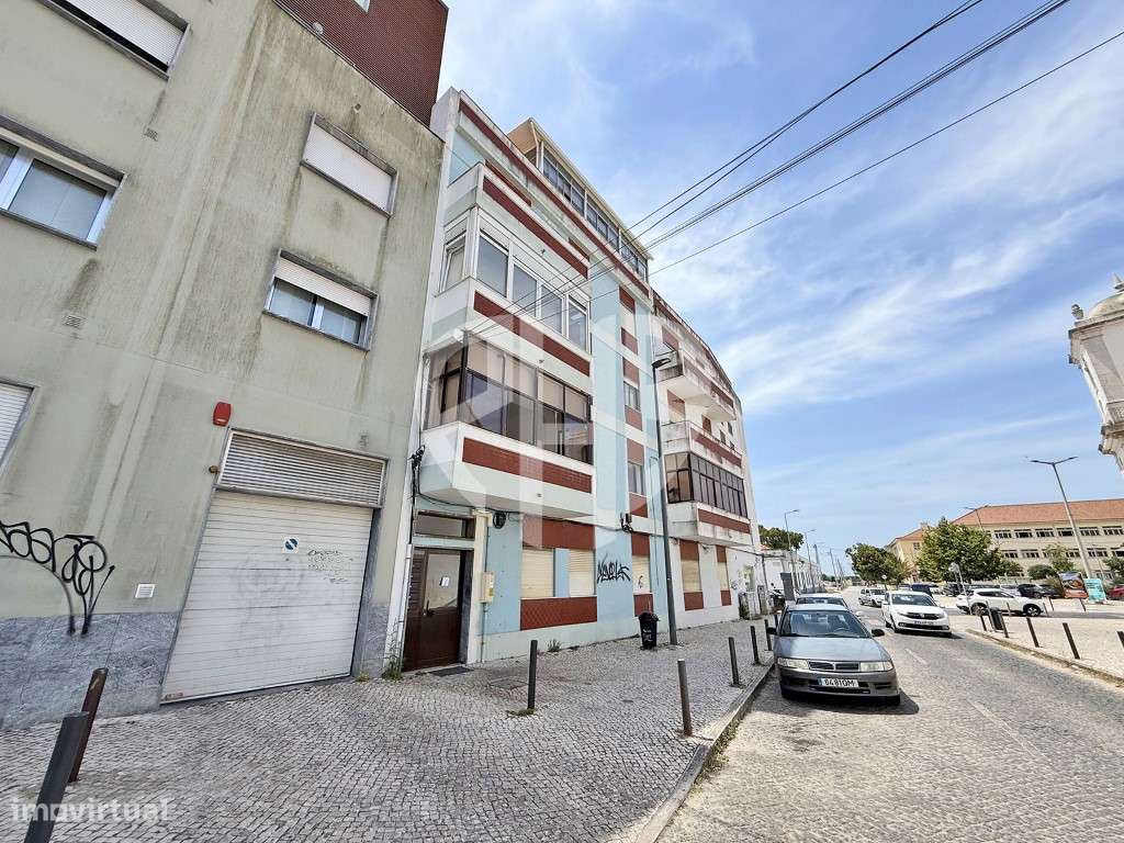 T3 PRONTO A HABITAR NO BARREIRO - CONFORTO, LOCALIZAÇÃO E QUALIDADE...-47
