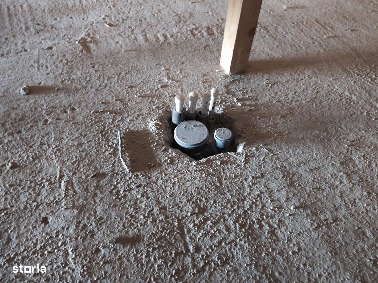 FARA COMISIOANE in Gulia la drum asfaltat casa 4 camere 2 bai P+M-16