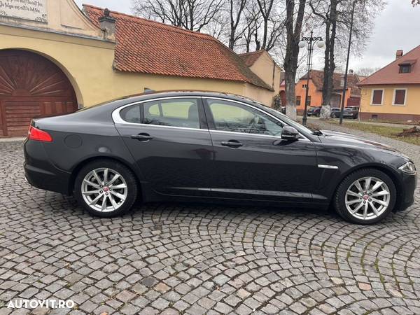 Jaguar XF 2.2D Luxury - 21