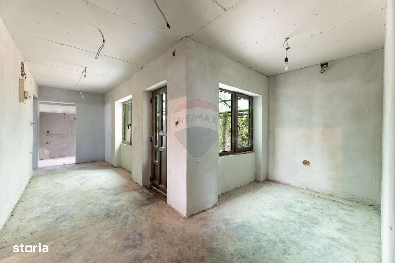 Casă cu 3 camere de vânzare, renovată la gri, teren 3300m Variașu Mare - Imagine principală: 4/15