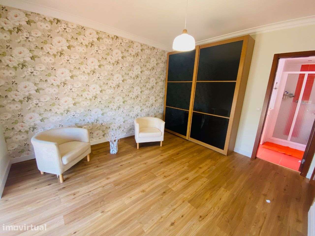 Moradia T4 com grande garagem e jardim - perto da praia-18