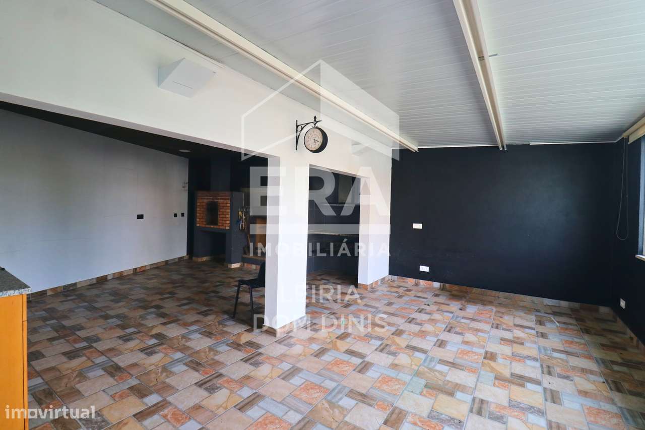 Moradia T4 com piscina e garagem em Leiria - Grande imagem: 4/37