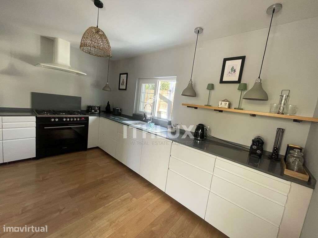 Villa de luxo impecavelmente apresentada com piscina e jardins em Tavi-11