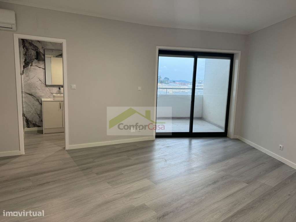 Apartamento T4 no 10º Andar em Braga - Vista Fantástica e Totalment...-13