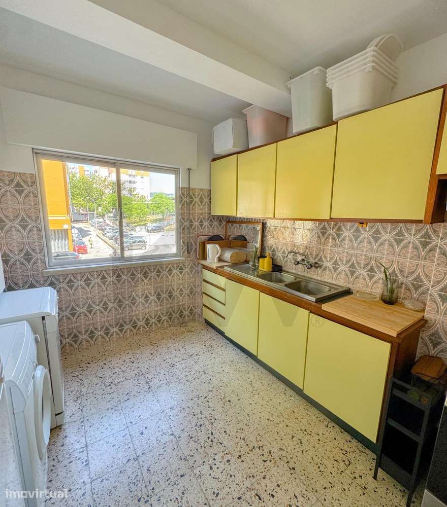 Excelente Oportunidade em Setúbal: T2 Parcialmente Renovado no Centro-7