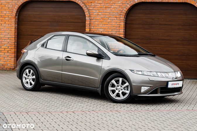 Honda Civic 1.8 Executive NAVI i-SHIFT - 6