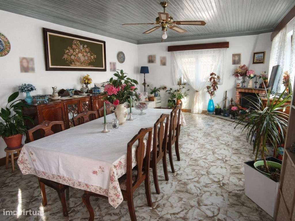 À primeira vista é uma casa como tantas outras. Na prática, é muito...-9