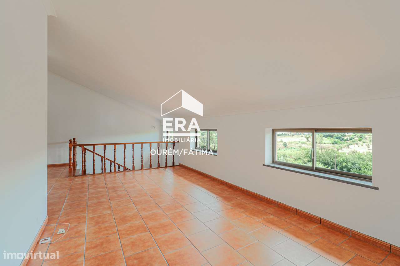 Moradia T5 no Olival, Ourém-28