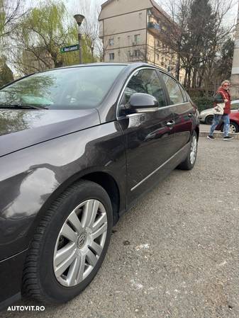 Volkswagen Passat 2.0 TDI DPF Highline - 9