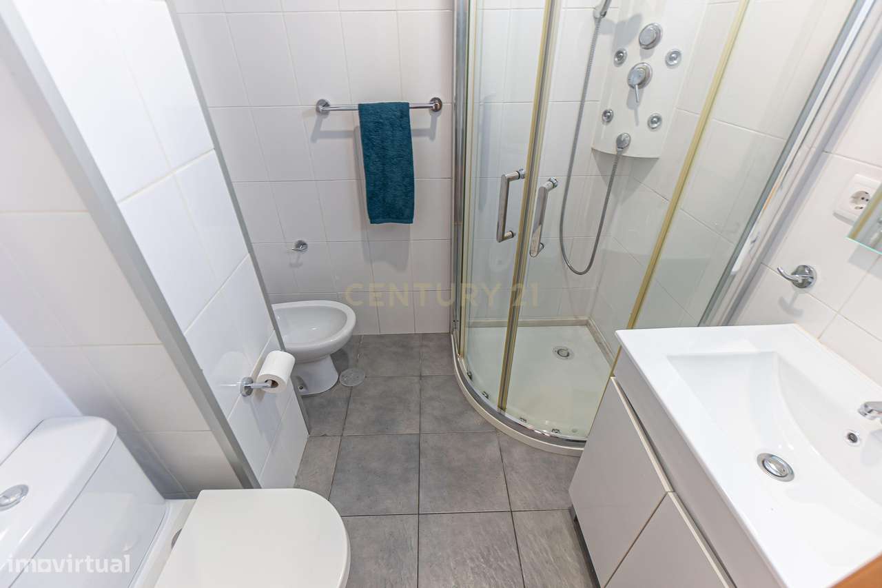 Apartamento T3 com terraço em frente ao metro da Casa da Música-15