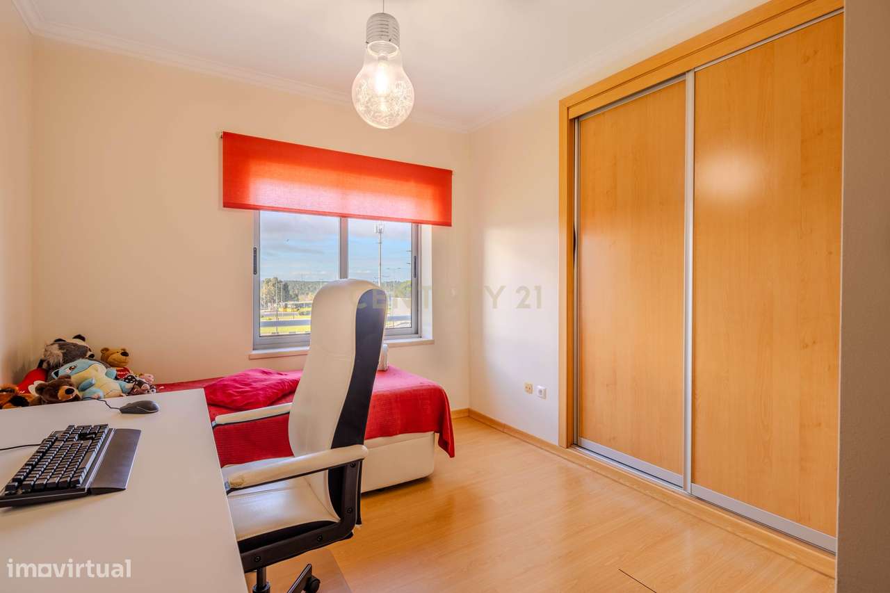 Apartamento T3 em Torre da Marinha com parqueamento e arrecadação indi - Grande imagem: 3/24