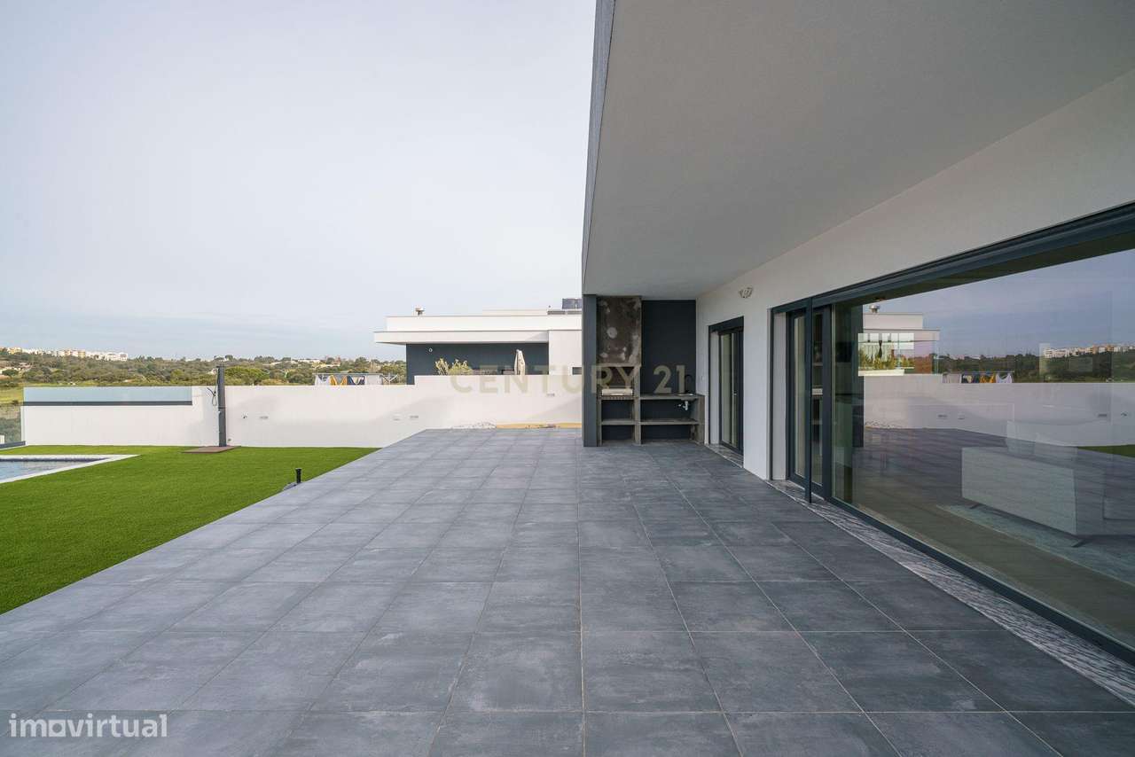 Moradia T3 Térrea a estrear com piscina e vista Serra-Setúbal-9