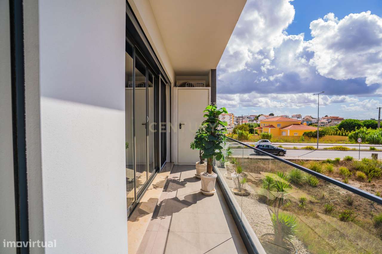 Apartamento T3 Semi-Novo em Caldas da Rainha | 2 Varandas | 2 Parqueam-17