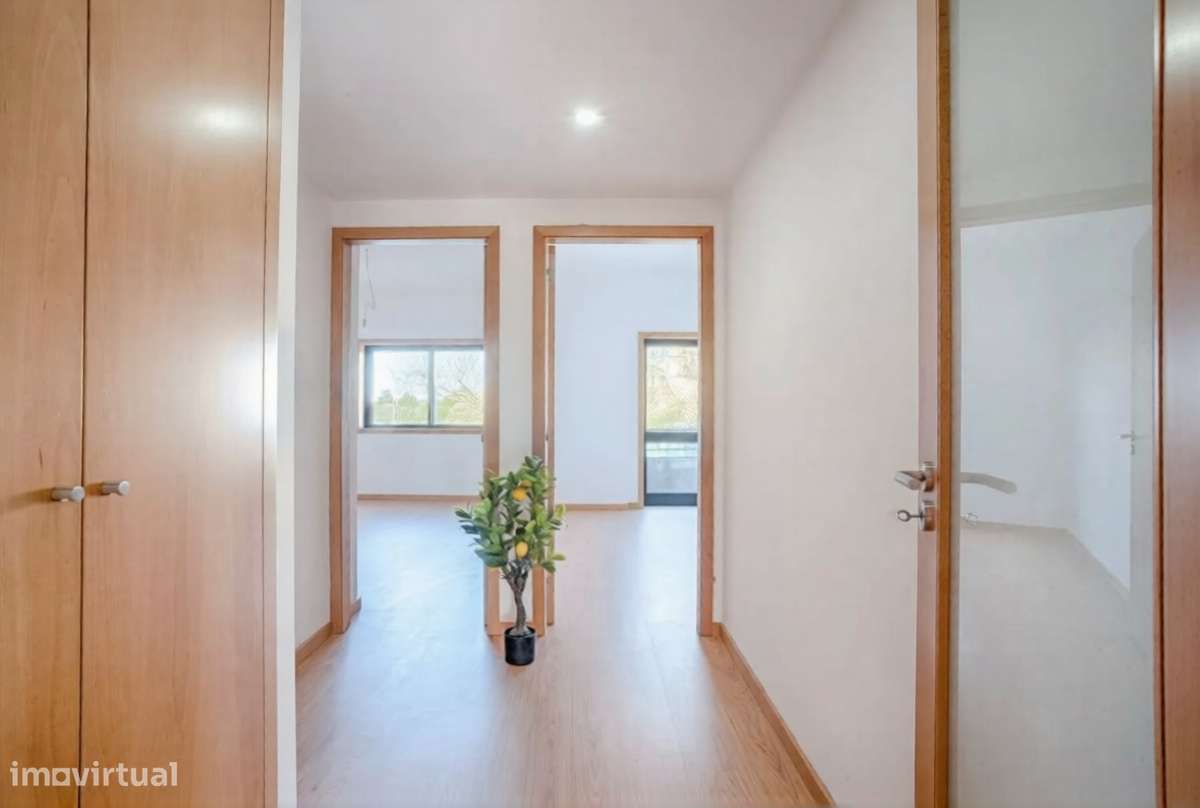 T2 Renovado Excelente Luminosidade, Varandas e Acabamentos Modernos-14