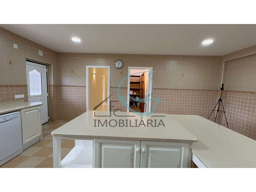 Moradia T5 com Vista para a Serra em Alenquer-41