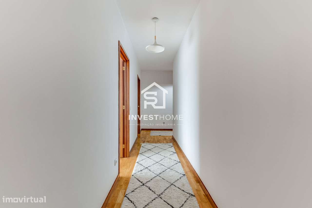 Apartamento T2 | Boas áreas | Varanda | 2 Lugares Garagem-30