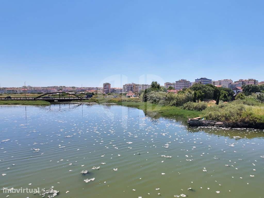 Moradia T3 + Área Terreno 4.150m2 + Atracadouro // P/Recuperar-25
