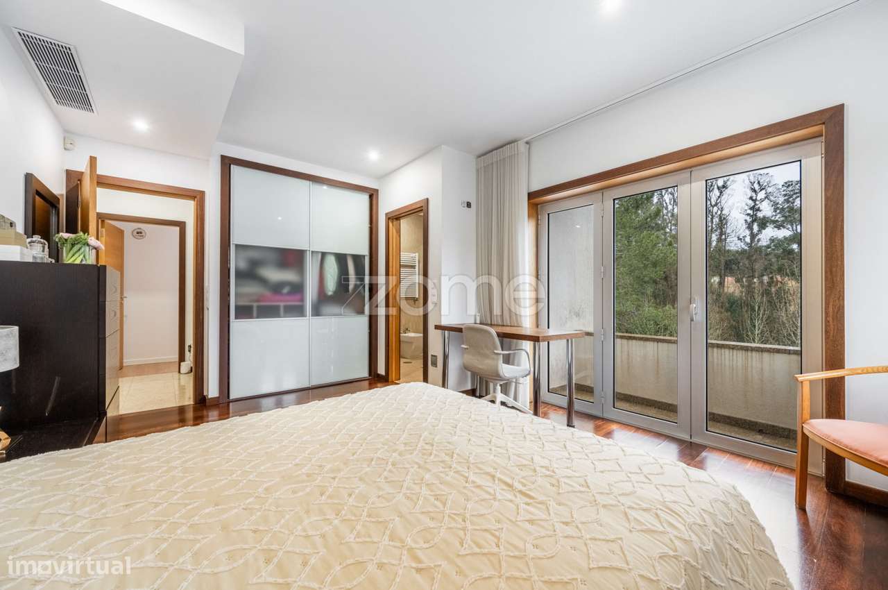 Moradia T3 c/Suítes e Piscina na Quinta das Luzes-27