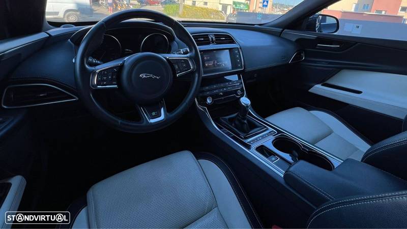 Jaguar XE 2.0 D R-Sport - 15