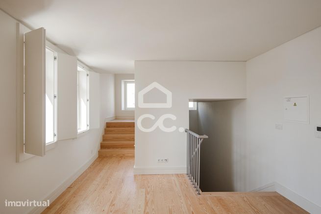 Apartamento T2 Triplex  equipado no centro de Coimbra.-1
