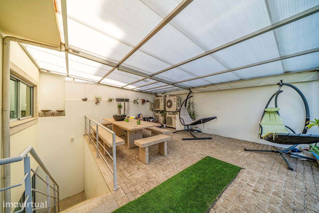 Moradia T4 de Gaveto em Palmeira, Braga-26