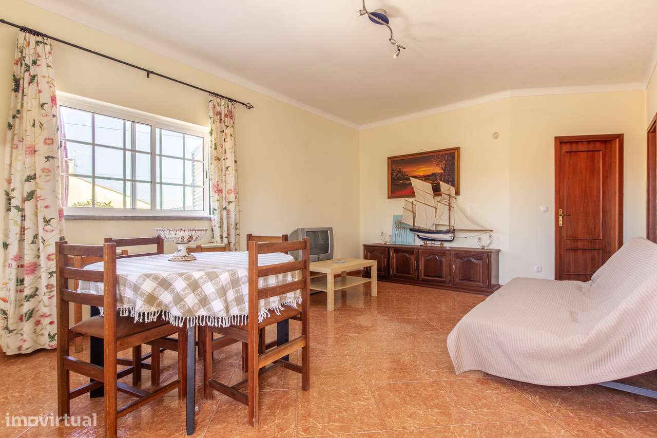 Moradia isolada Bi-Familiar T3 + 2 apartamentos T1 no piso superior-29