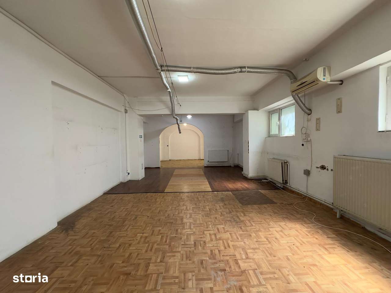 Spatiu cu vad, depozit, de la 45mp la 239mp, zona Silk Distrikt - Imagine principală: 5/12