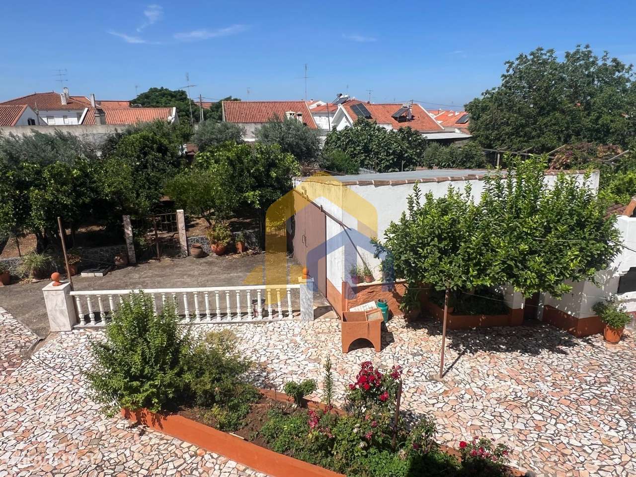 Moradia T4, no centro de Estremoz com quintal-6