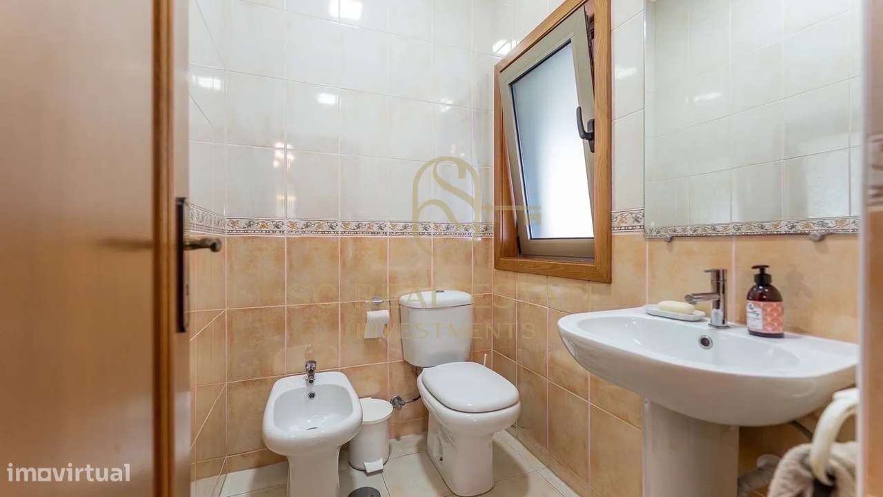 Moradia T4 com Piscina, 3 frentes, 300 mts Praia, São Félix Marinha-11