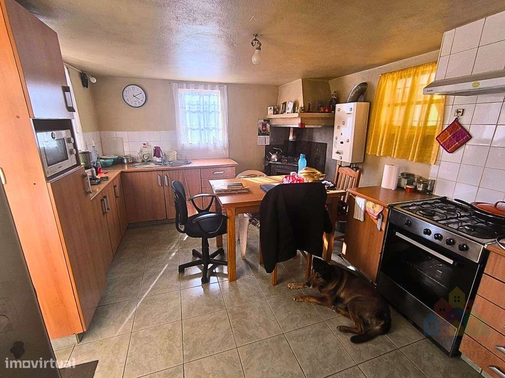 Moradia T4 com construção robusta e terreno perto IC9- Tomar-16