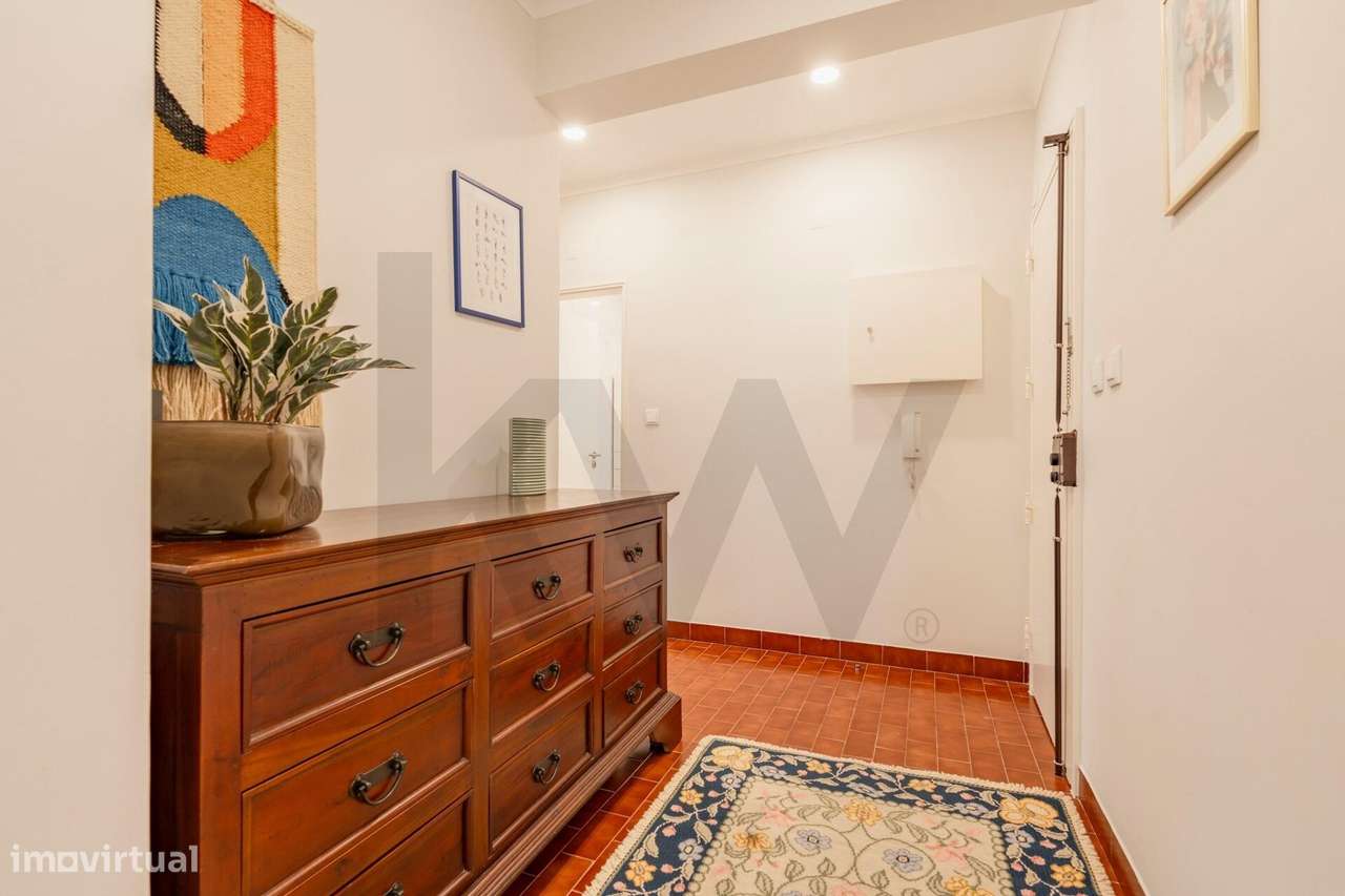 Apartamento T2 na Av. Dr. Francisco Sá Carneiro - Moinho das Antas - O-13
