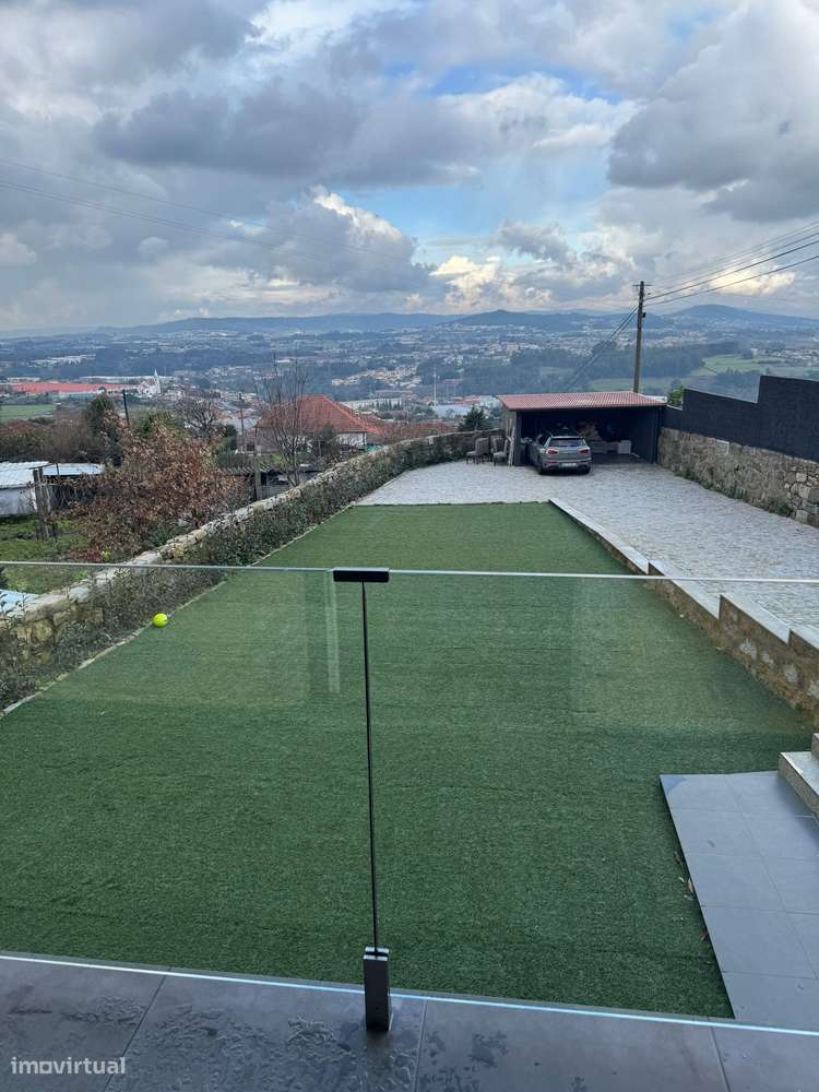 Moradia T3 individual Nova em Rebordões-20