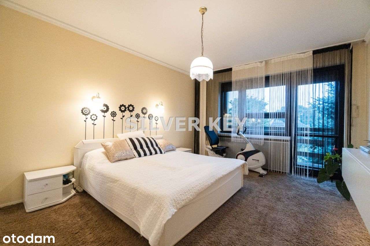 Wyjątkowy Dom z Dodatkowym Budynkiem Usługowym-7