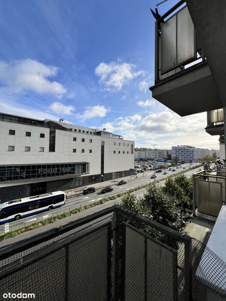 Kawalerka z windą i piwnicą w centrum Gdyni!-8