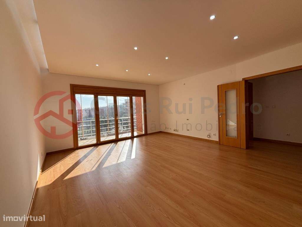 Excelente Apartamento T3, prédio com elevador, parqueamento e arrec...-7