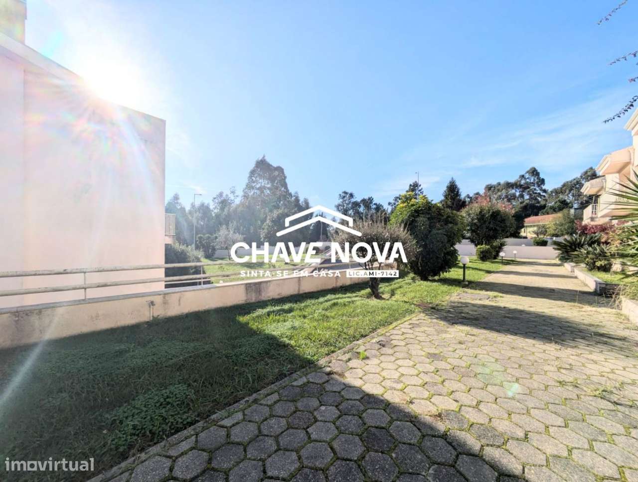 Moradia Geminada V4 em Condomínio Fechado em Pedroso - Grande imagem: 4/25