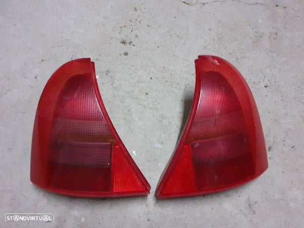 Farois traseiros renault clio ano 2000 - 1