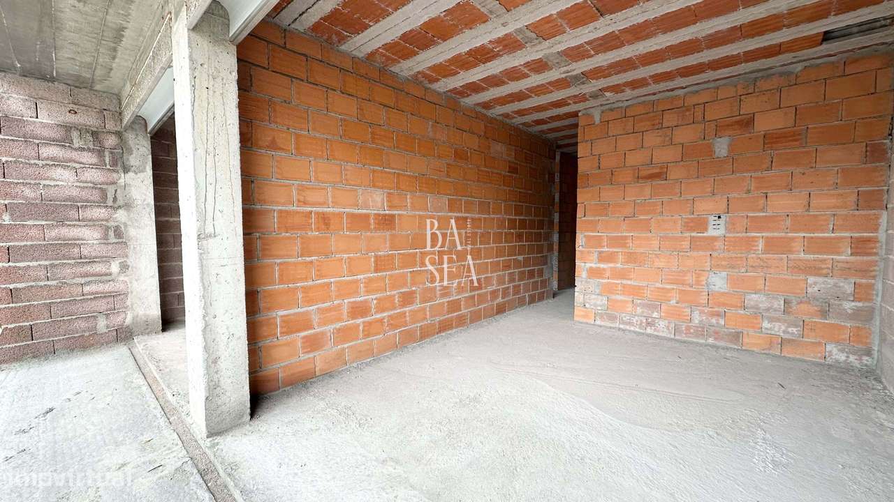 Moradia T3 em Estrutura com 3 Suítes em Lamaçães Braga-15